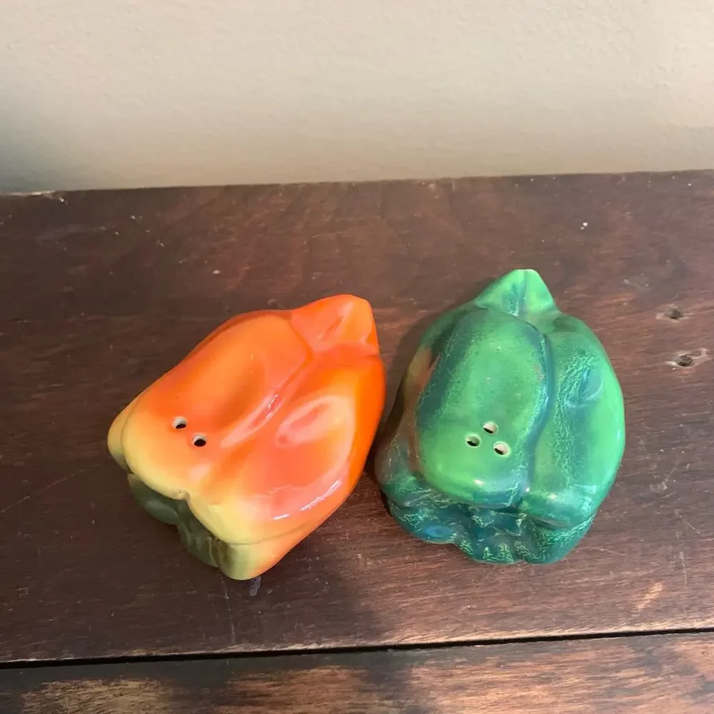 Vintage green & orange Habanero pepper porcelain‎ salt & pepper Shakers